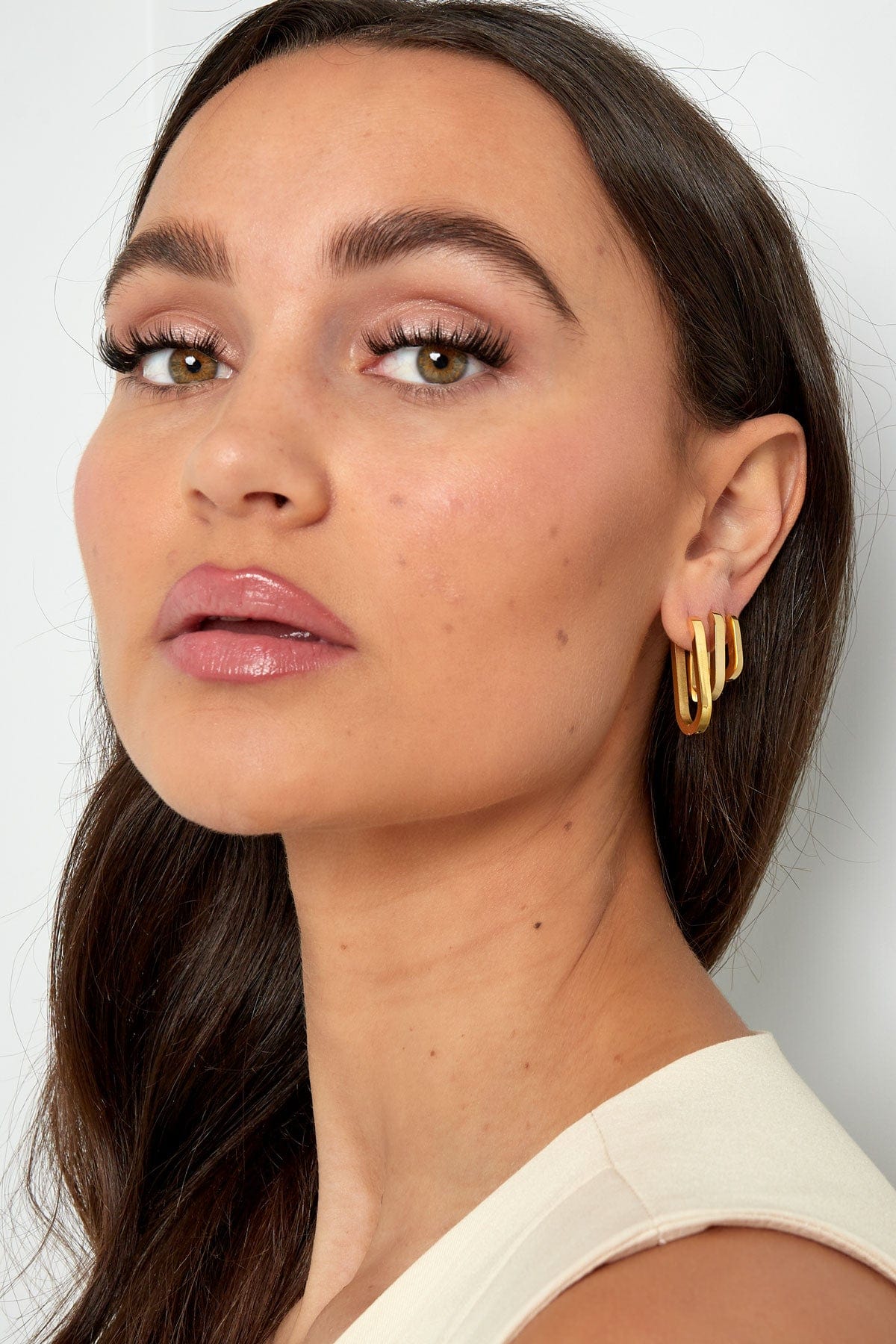 MEA NANI JEWELLERY Øredobber BASIC OVAL HOOPS - GULL